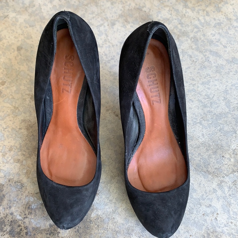 Schutz black pumps